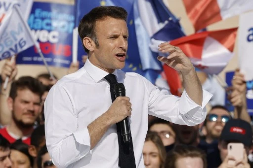 Présidentielle: Macron met l'accent sur le travail