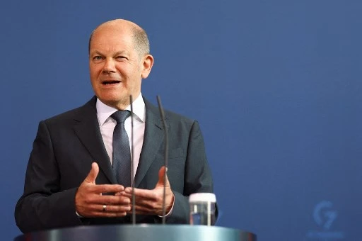 Poutine «porte la responsabilité» des «crimes de guerre» en Ukraine, assure Scholz