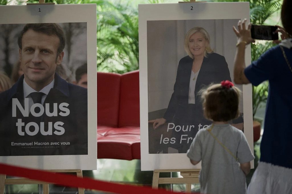 Présidentielle française: Emmanuel Macron et Marine Le Pen en dix grandes dates