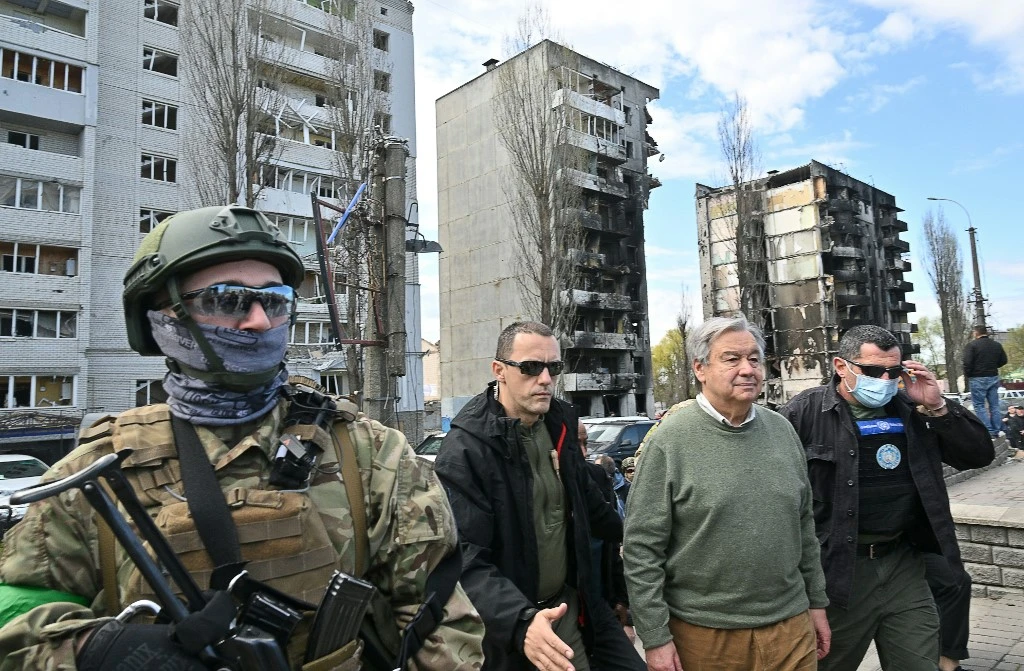Ukraine: à Boutcha, Guterres appelle Moscou à coopérer avec la CPI