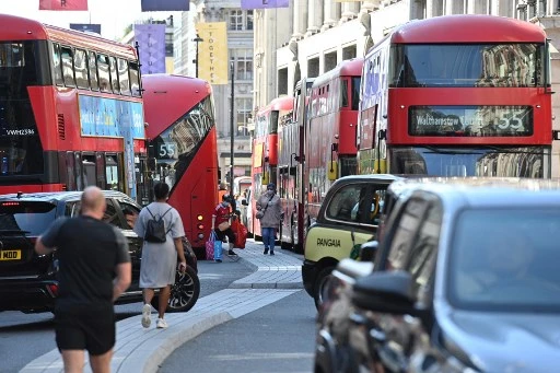 La télé au volant? Londres revoit ses règles pour les voitures autonomes