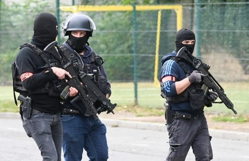 Meurtre sanglant d'un Algérien en 2019: 13 à 20 ans de prison pour les accusés