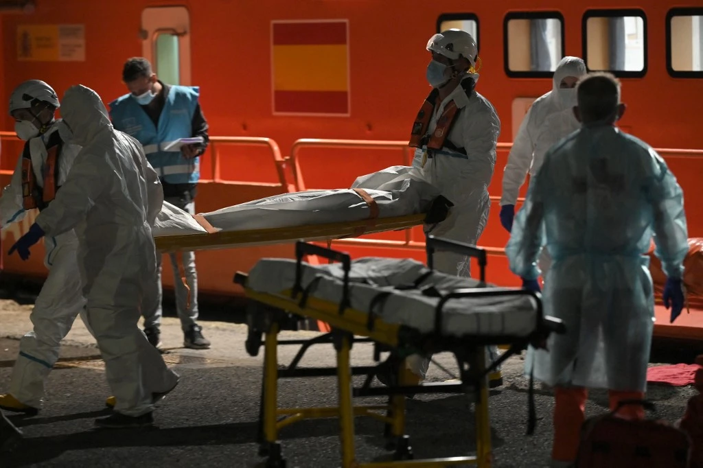 Espagne: 24 migrants disparus et un mort au large des Canaries, selon les garde-côtes
