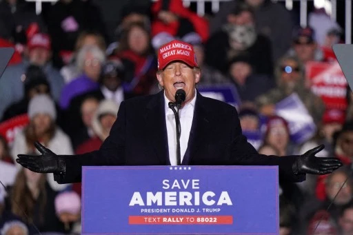Assaut du Capitole: des poursuites recommandées contre des proches de Trump