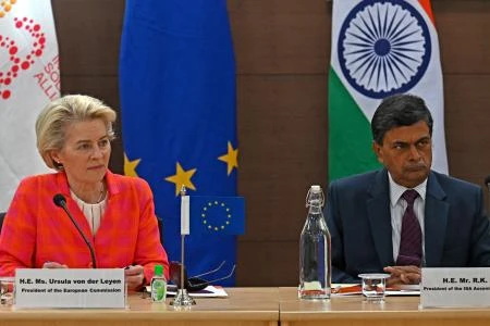 Ursula von der Leyen en Inde pour parler Ukraine, commerce et climat