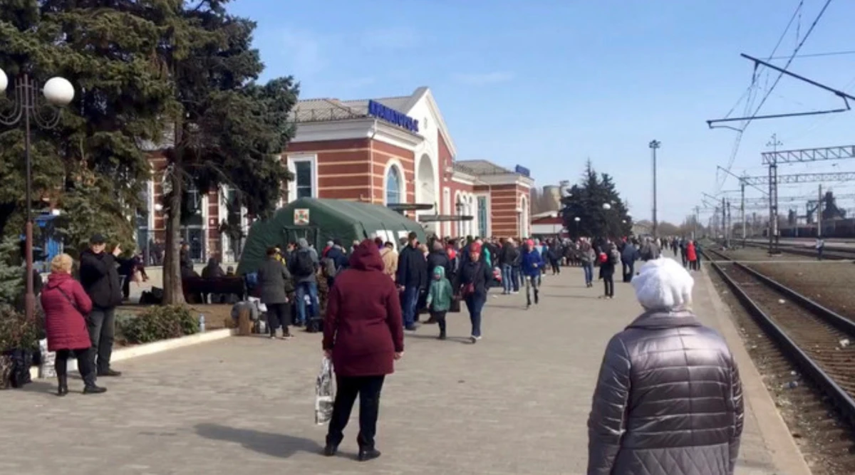 Ukraine: évacuations de civils dans l'est, Zelensky se redit prêt à négocier avec Moscou