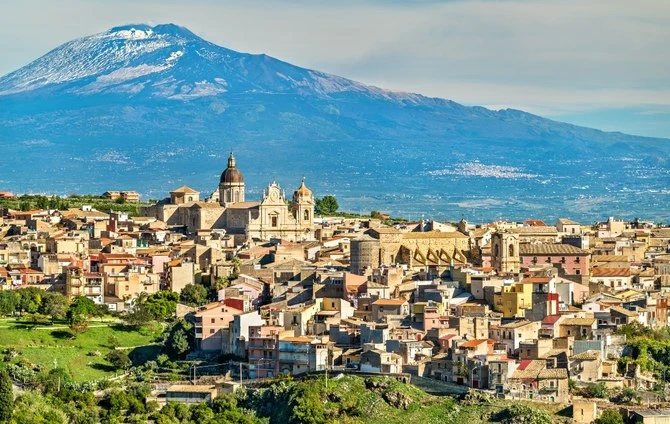 Un archevêque italien visite une mosquée de Sicile