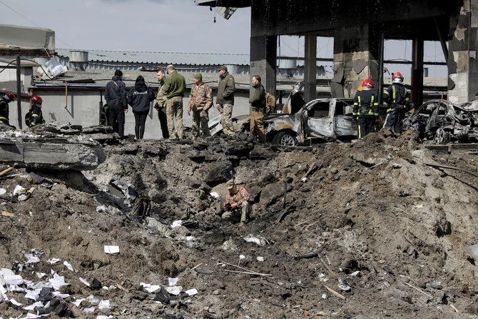 Sept morts à Lviv, Kiev veut défendre Marioupol « jusqu'au bout »