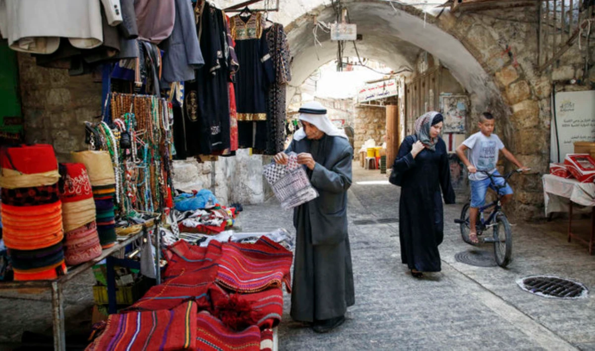 Le commerce reprend à Hébron pendant le ramadan, jusqu'au retour des tensions
