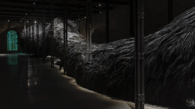 «The Teaching Tree», de l’artiste saoudien Muhannad Shono, symbolise le grand changement du Royaume