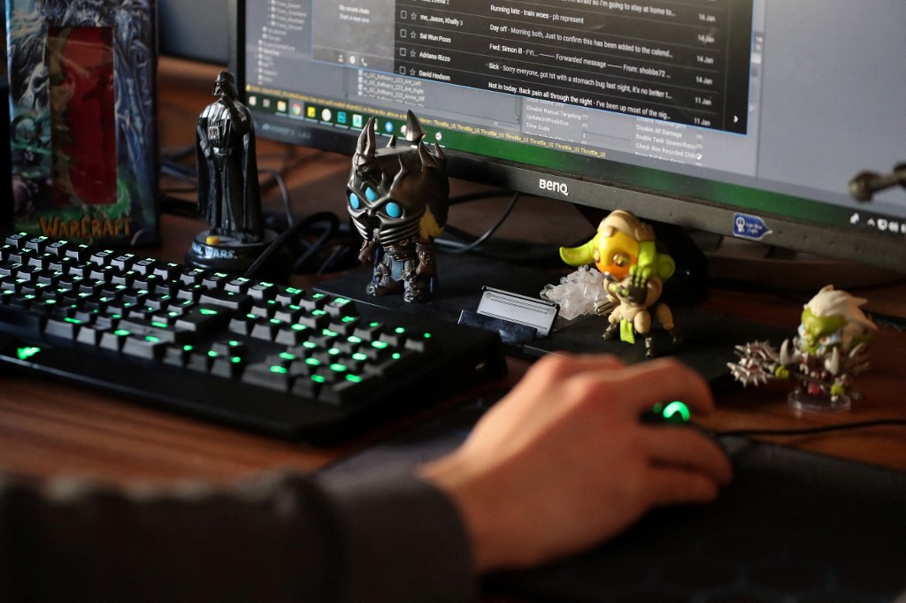 «Jeu vidéo de compétition» ou «passe saisonnier»: quand le jeu vidéo s'adapte à la langue de Molière