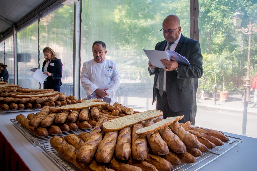 Prix de «la meilleure baguette de Paris» au double champion d'Europe de la boulangerie