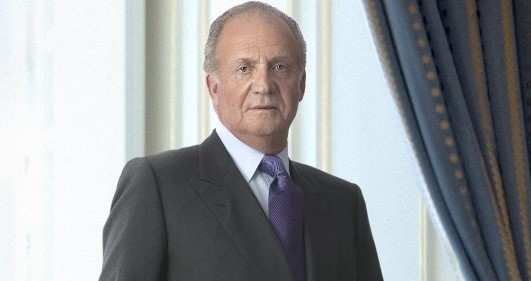 Juan Carlos Ier est arrivé en Espagne, une brève visite qui fait grincer des dents