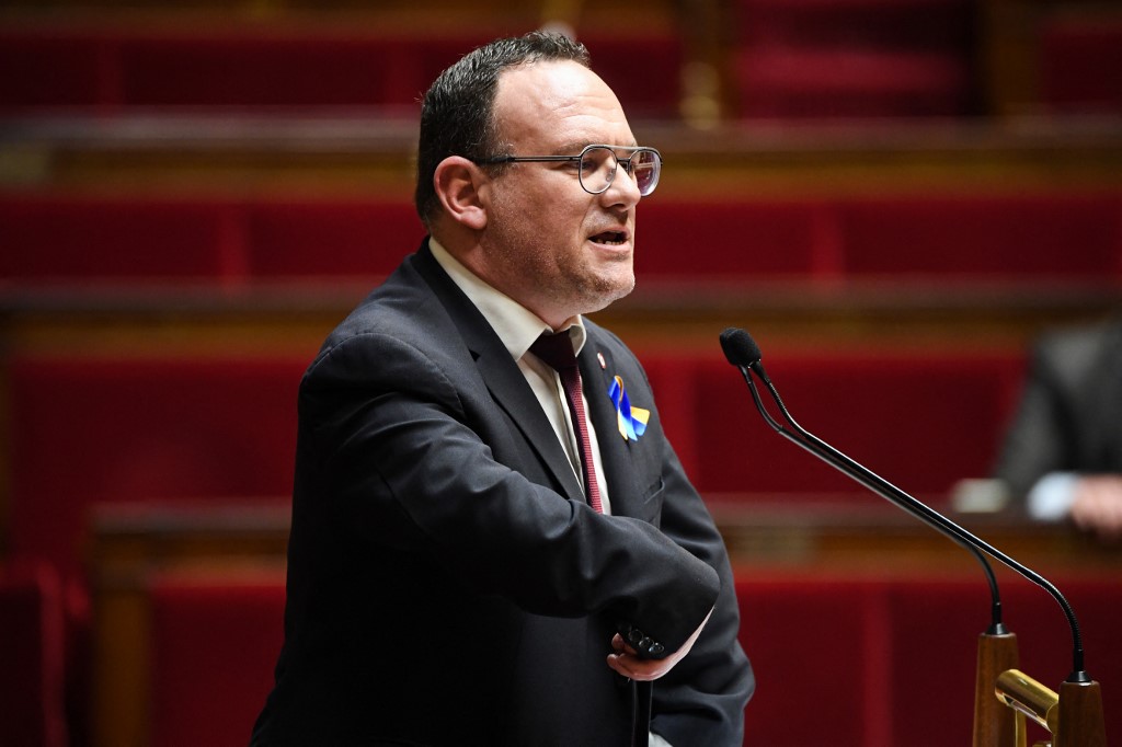 Damien Abad, le patron des députés LR claque la porte de son parti