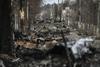 Ukraine: Zelensky visite l'Est, les Russes progressent dans le Donbass
