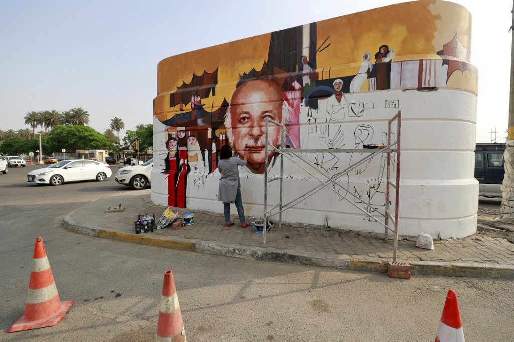 A Bagdad, une artiste donne des couleurs à la grisaille des rues