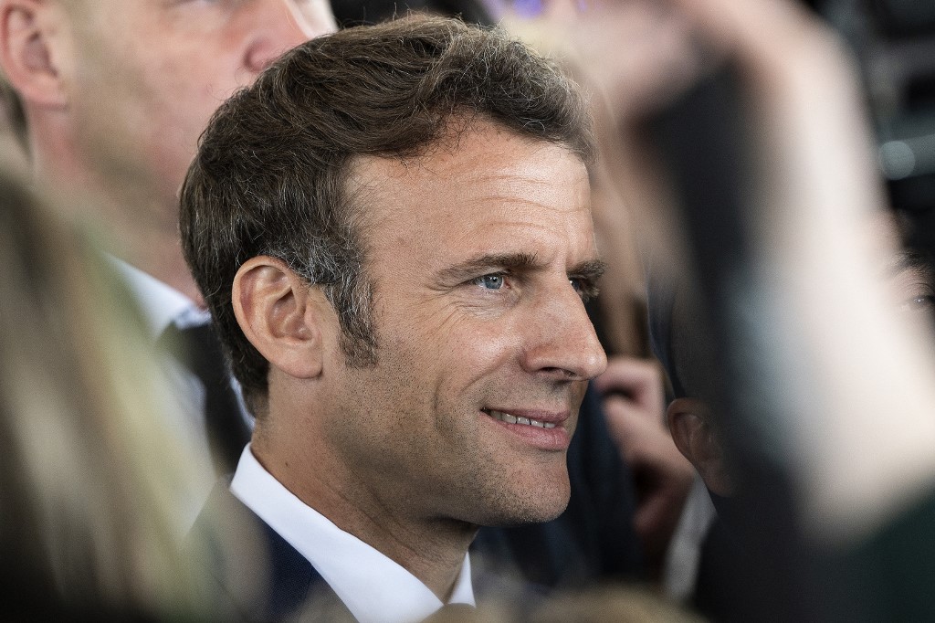 Investiture sobre pour le second mandat du président français Macron