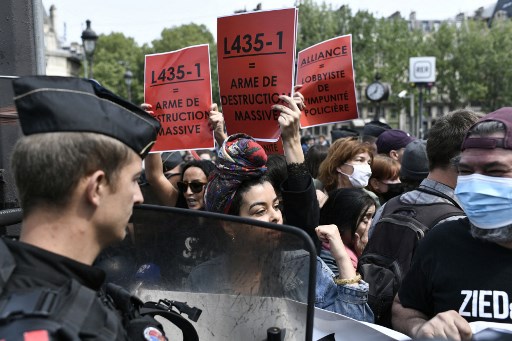 A Paris, une «marche blanche» en mémoire des deux jeunes tués par un policier sur le Pont-Neuf