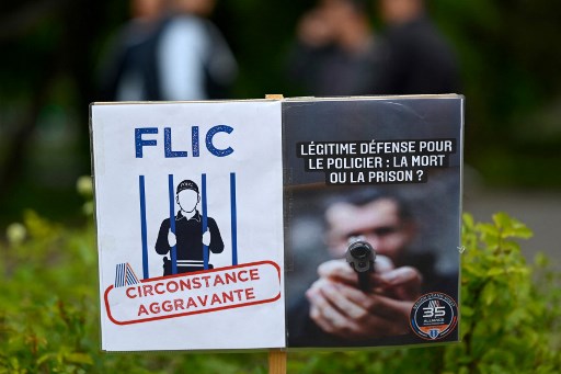 «Coupable d'être flic»: rassemblements policiers après l'affaire du Pont-Neuf