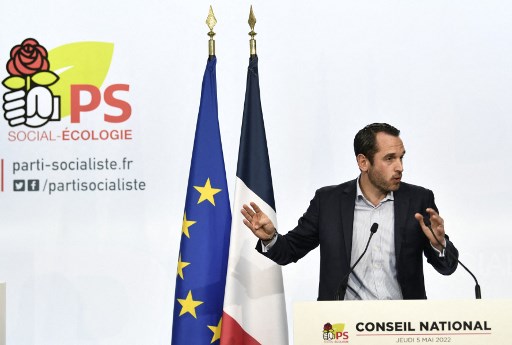 Le porte-parole du PS accuse Macron de vouloir «enjamber» maintenant les législatives