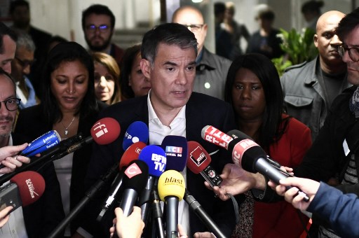 Législatives: Faure (PS) dit son opposition au communautarisme et tacle les critiques internes