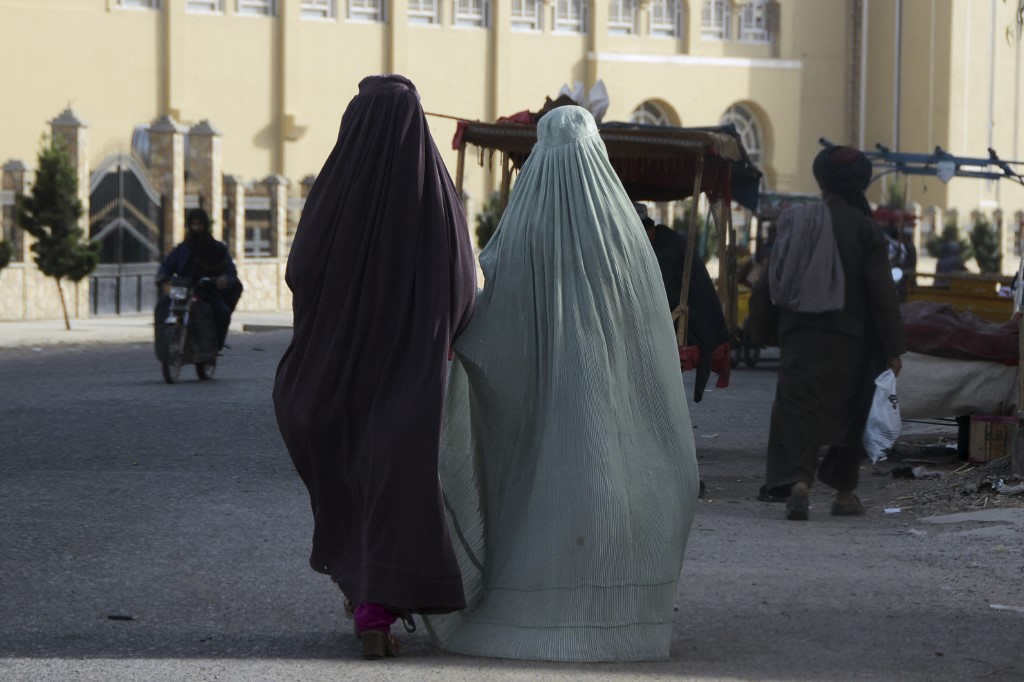 Afghanistan: Levée de boucliers face aux restrictions des libertés des femmes