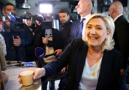 Aux législatives, Le Pen au défi de rester première opposante
