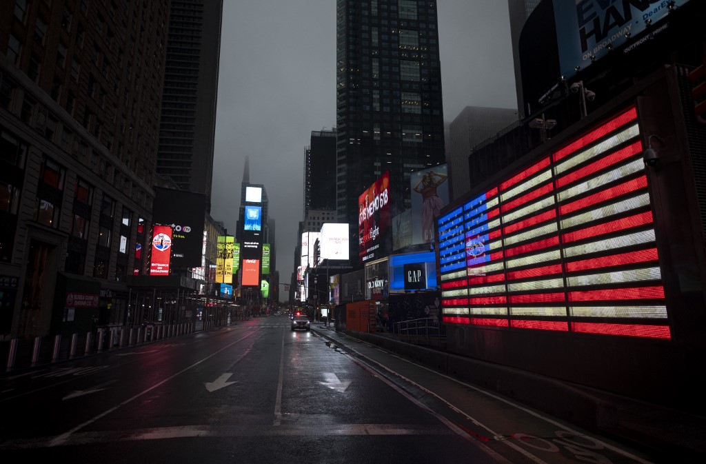 Bientôt un million de morts de la Covid aux Etats-Unis, New York veut tourner la page