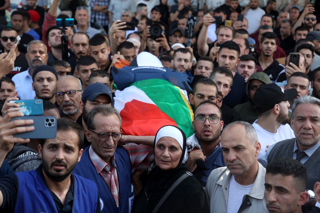 Douleur et émotion après la mort de la journaliste Shireen Abu Akleh tuée en Cisjordanie