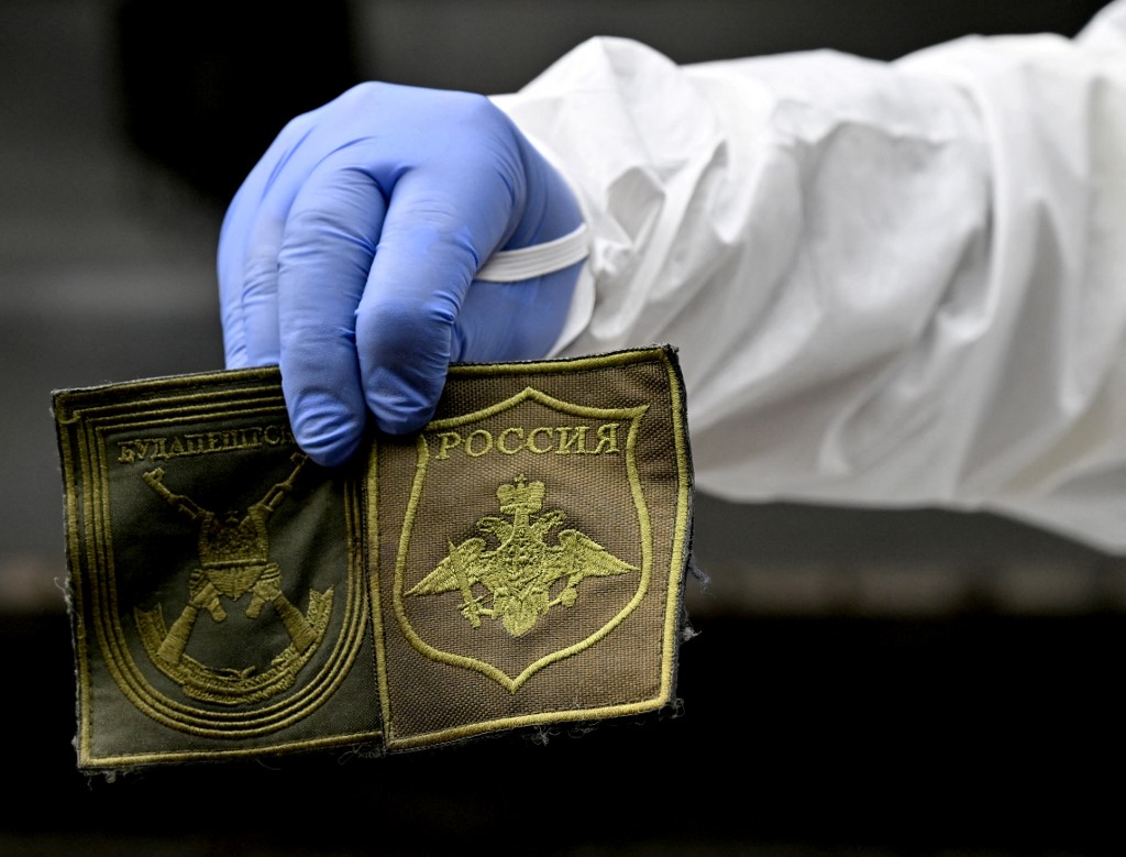 « Nous ne jugeons pas »: les forces ukrainiennes récupèrent les soldats russes tués