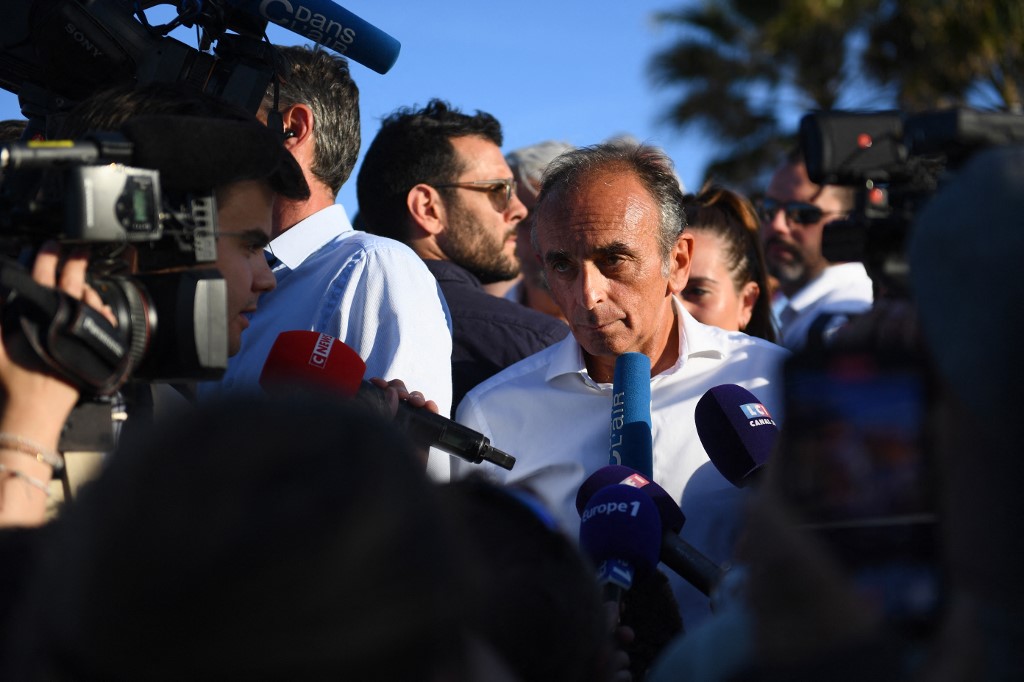Macron «prépare la France» de Mélenchon, selon Zemmour