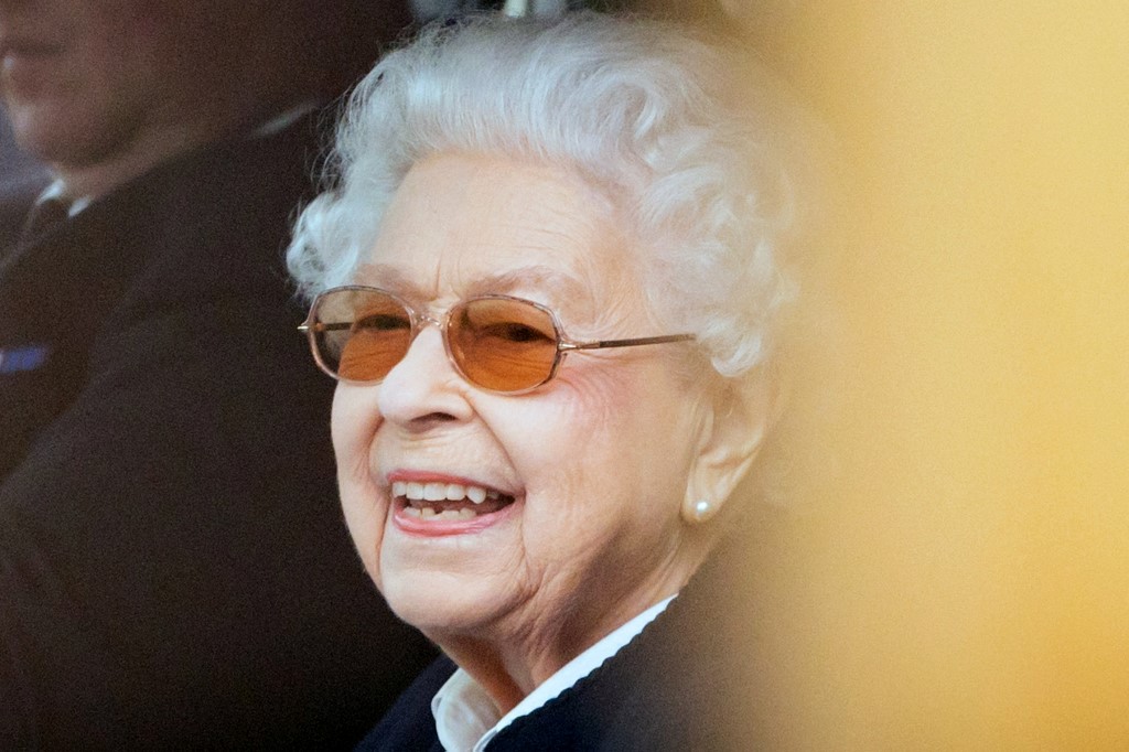 Elizabeth II souriante lors d'une rare apparition publique