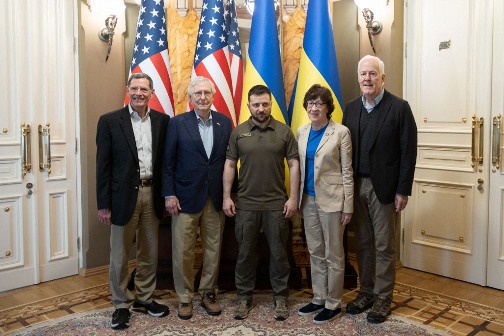 Zelensky rencontre à Kiev le chef des sénateurs républicains américains 