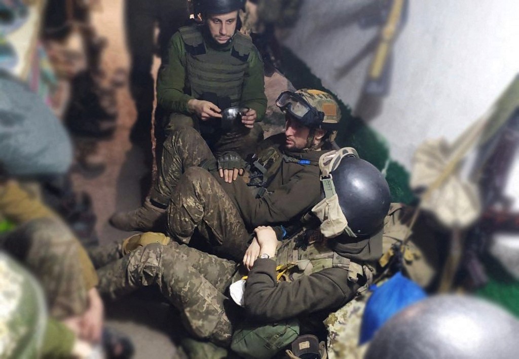 Moscou annonce la reddition de 265 combattants de Marioupol, Kiev veut un «échange»