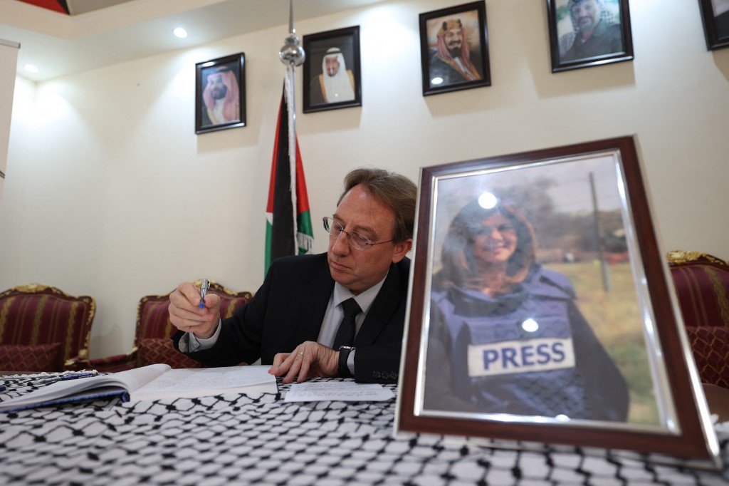En Arabie saoudite, des diplomates rendent hommage à la journaliste Shireen Abu Akleh