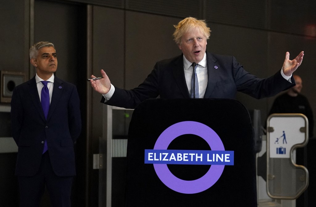 Après quatre ans de retard, la nouvelle ligne de métro londonienne Elizabeth Line ouvre