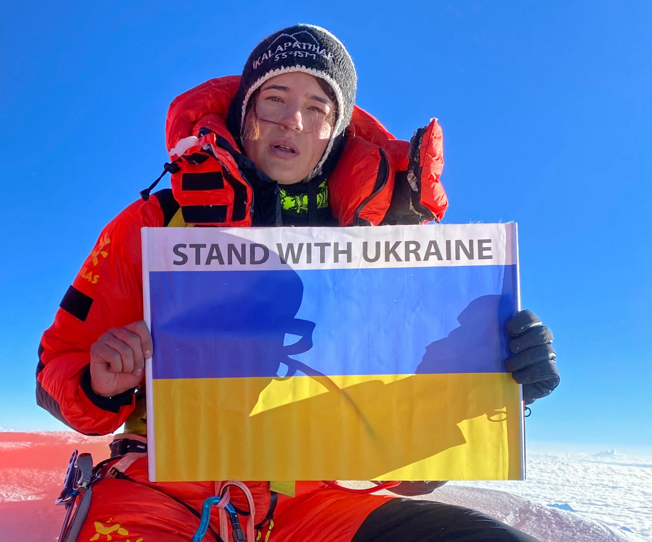 Le drapeau ukrainien au sommet de l'Everest: il faut que «le monde entier nous aide»