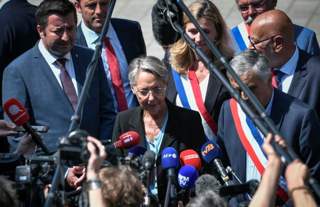 Gouvernement: « on prendra le temps qu'il faut», avertit Borne, « le travail continue», assure Macron