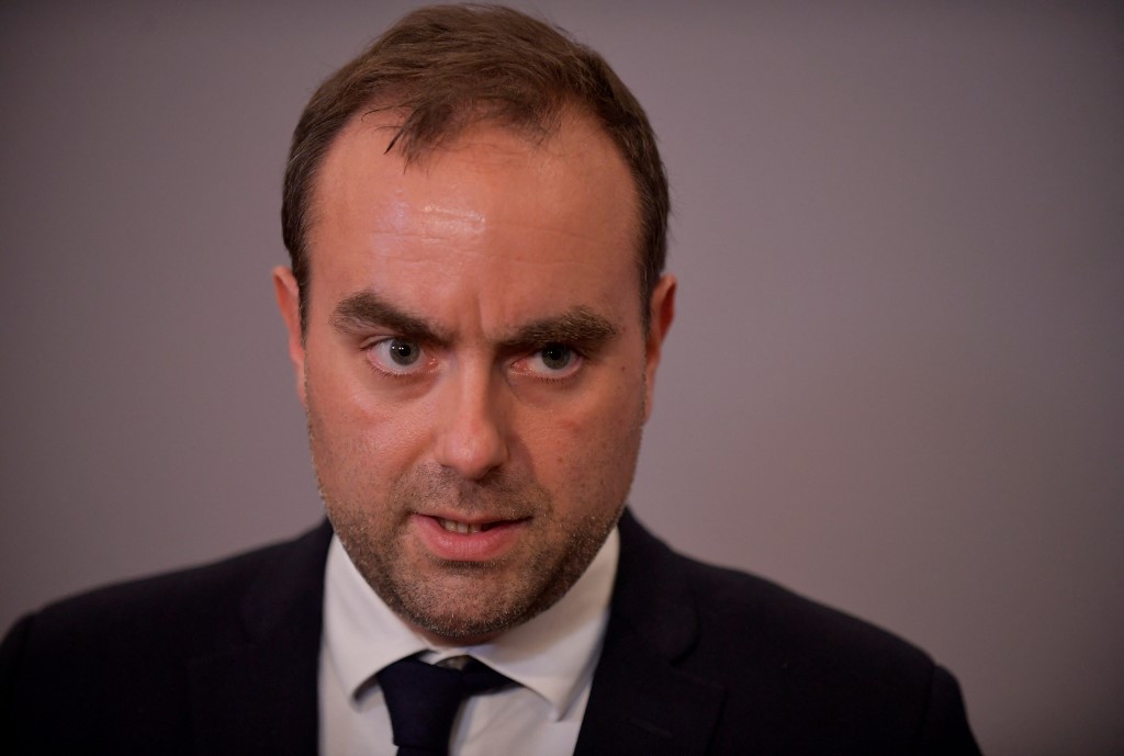 France: Le nouveau ministre de la Défense auprès de militaires blessés samedi
