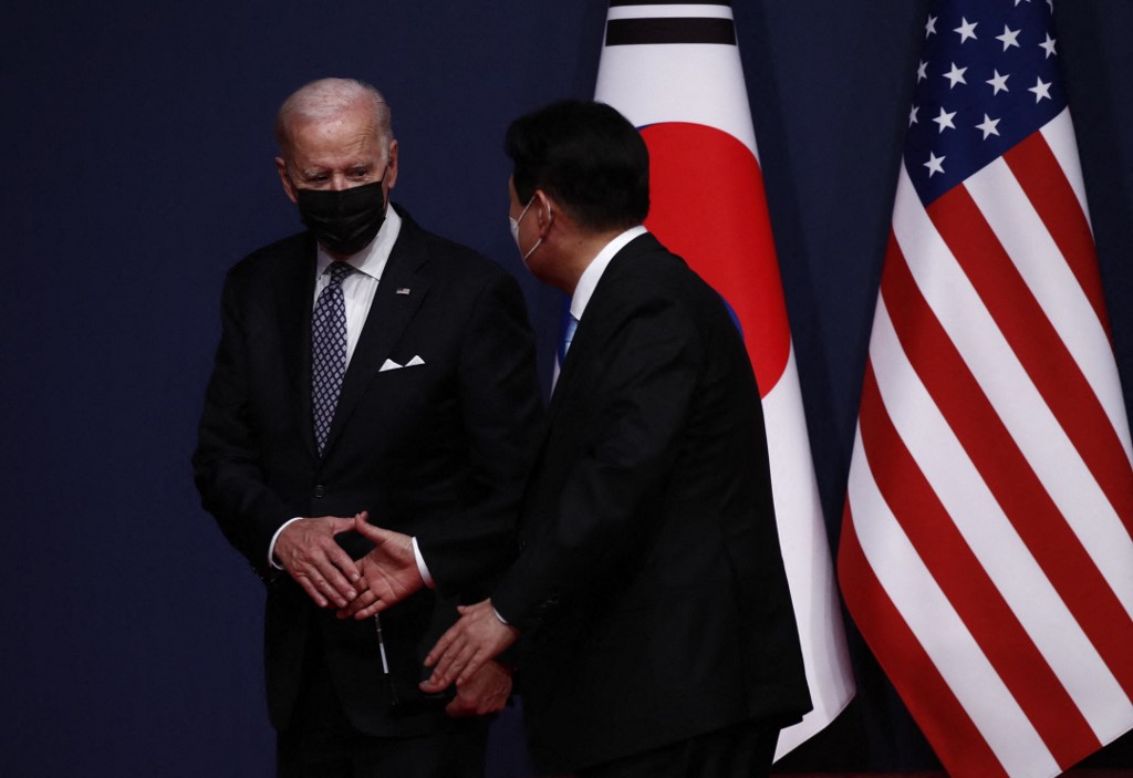 Biden et Yoon veulent renforcer leur coopération militaire face à la «menace» de Pyongyang
