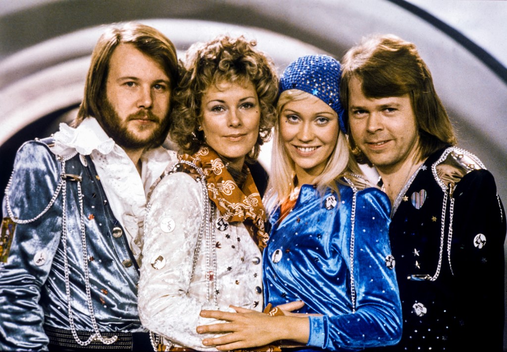 Avatars et paillettes: les fans conquis par le spectacle d'ABBA à Londres