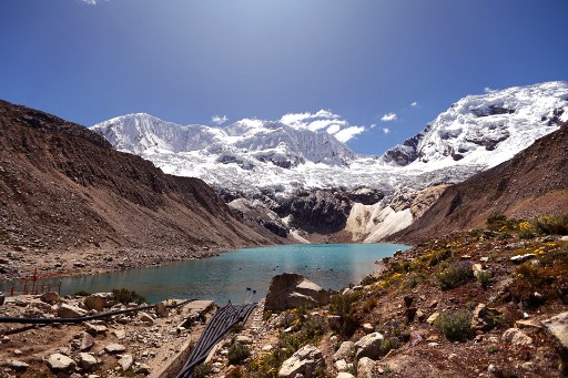 Vue du lac Palcacocha, situé à 4 650 mètres d'altitude dans le parc national de Huascaran, à Huaraz, au nord-est du Pérou, le 23 mai 2022. (Luka Gonzales/AFP)