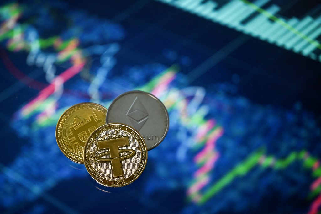 Cours gonflés, profits éclairs: les cryptomonnaies ciblées par les spéculateurs