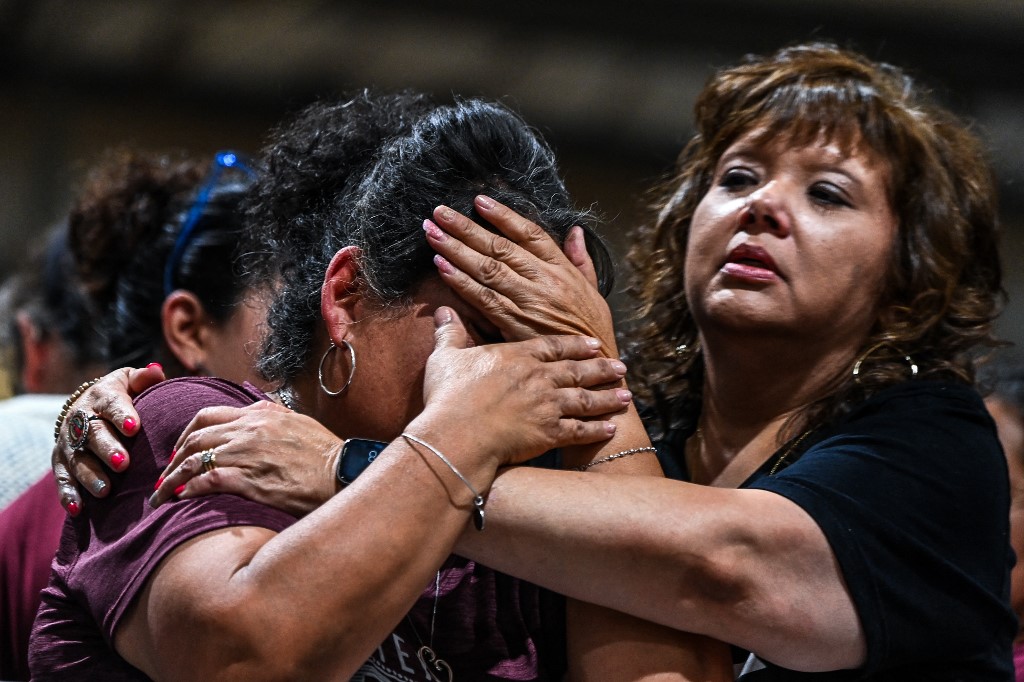 Le Texas pleure ses enfants morts, la colère monte aux Etats-Unis