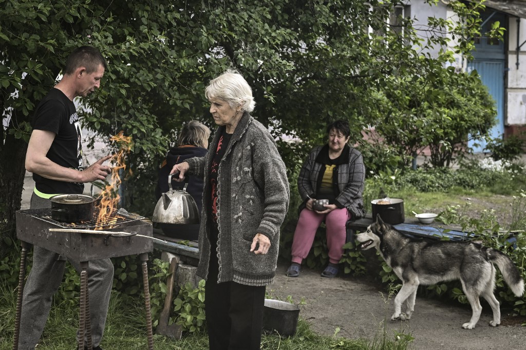 « Trouver à manger », ou le désespoir des habitants de Lyssytchansk, dans l'est de l'Ukraine