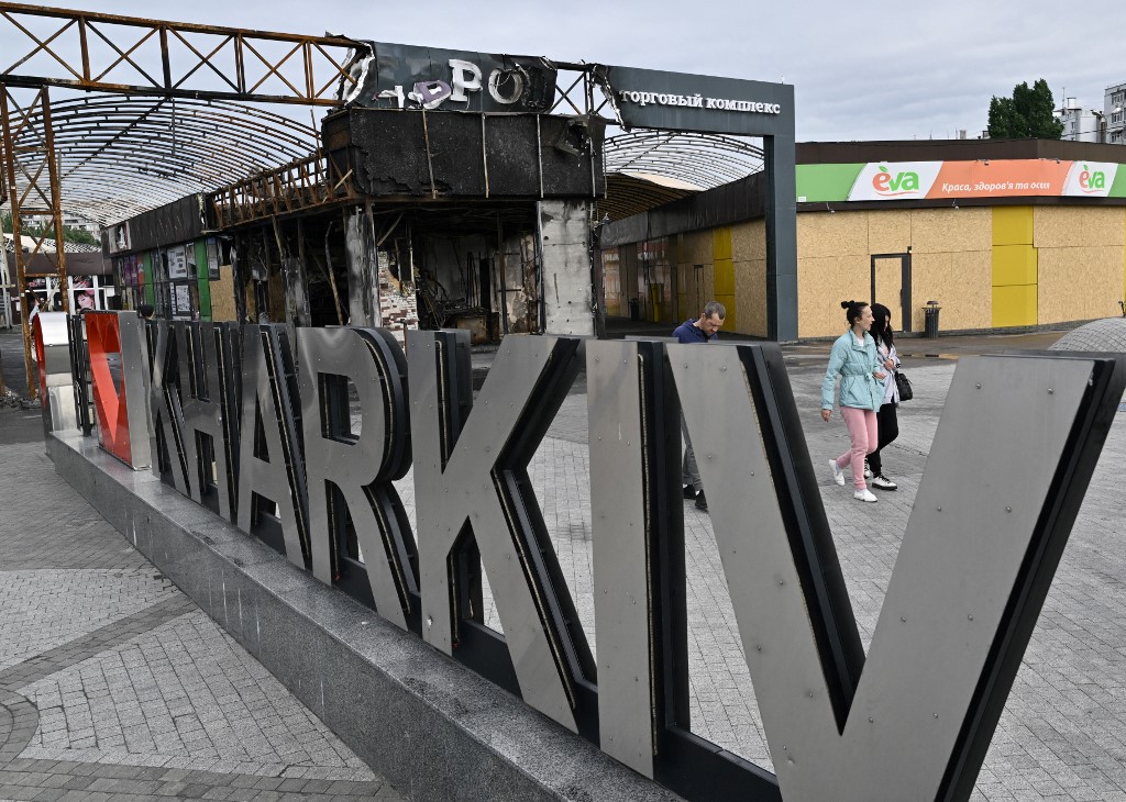 L'Ukraine dit reprendre du terrain près de Kherson, Zelensky s'adresse aux Européens