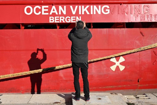 Un voilier sauve 75 migrants récupérés au large de la Libye