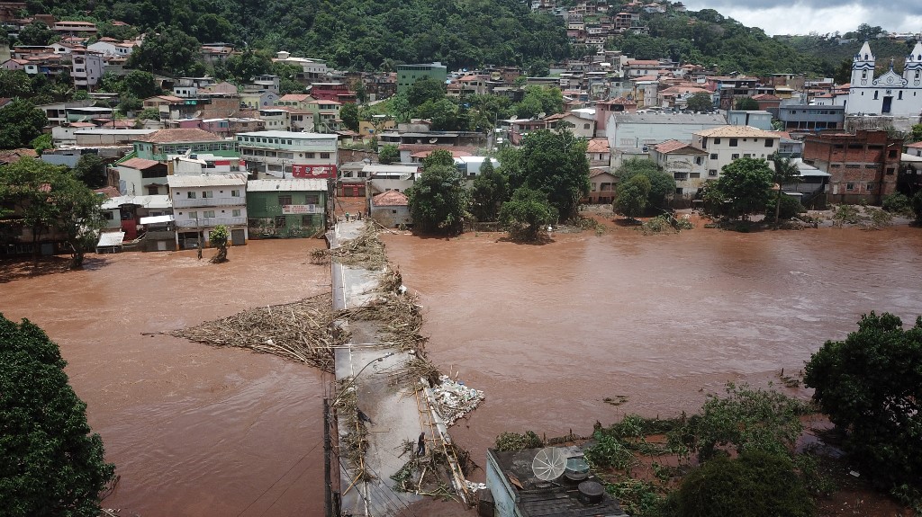 Pluies torrentielles au Brésil: le bilan s'élève à 100 morts