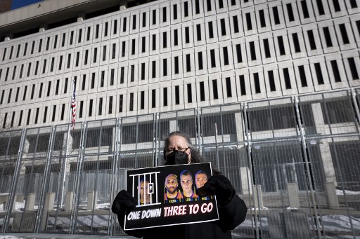 Un policier resté passif lors du meurtre de George Floyd plaide coupable