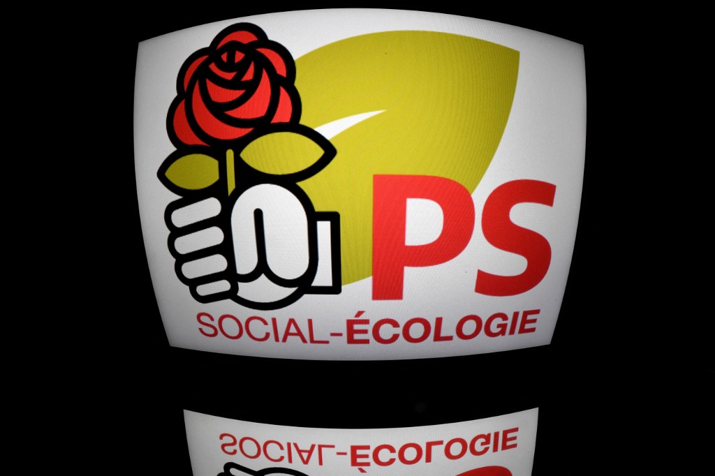 France: dans la tourmente, les socialistes tranchent sur un accord avec la gauche radicale